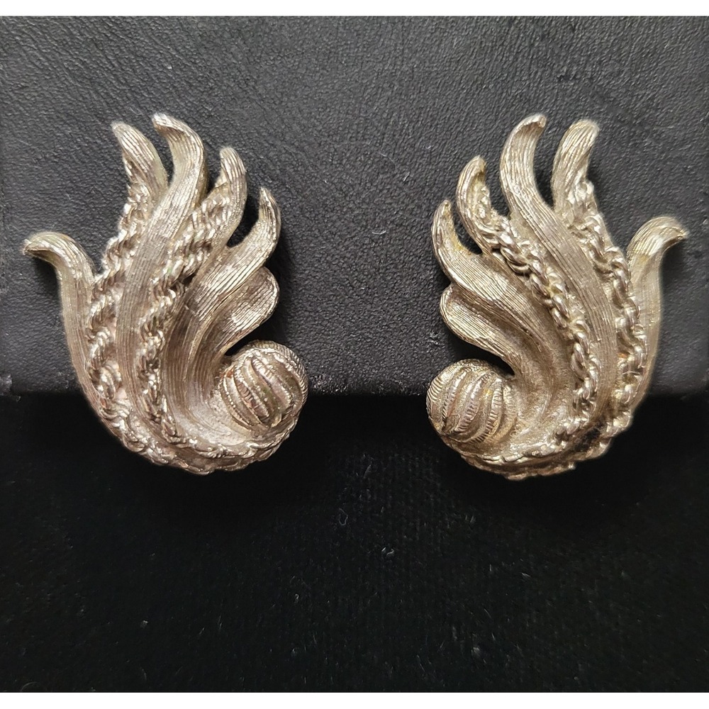 Vintage KRAMER Signed 1960's Silver Tone Leaf Feather‎ Clip on Earrings 1&1/8"